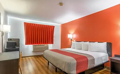 Motel 6-Barkeyville, PA