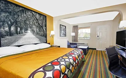 Super 8 by Wyndham Byron/South Macon