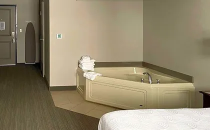 Country Inn & Suites by Radisson, Houghton, MI