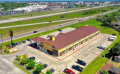 Super 8 by Wyndham Victoria/North/Mall Area