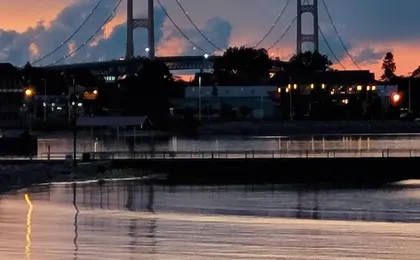 Mackinaw Beach & Bay Inn & Suites