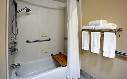 Holiday Inn Express Cedar Rapids - Collins Road By IHG