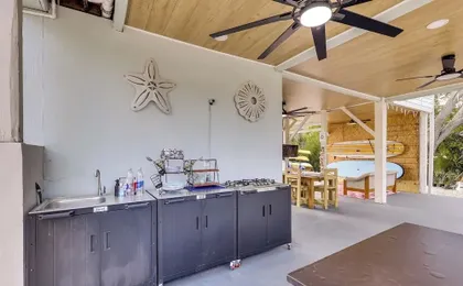 Private Beach: 'hidden Shack By the Bay' in Ruskin
