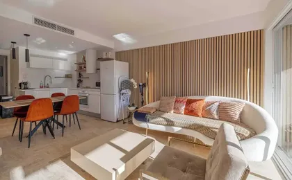 Charming Apartment on Boulevard Alexandre III
