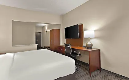 Comfort Suites University