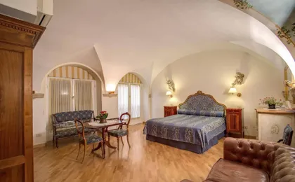 Navona Gallery Garden Suites