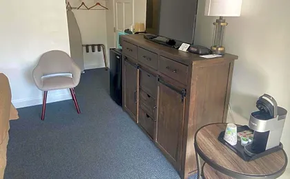 Flagship Inn