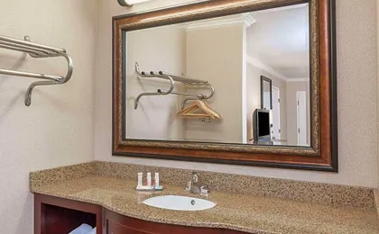Travelodge by Wyndham Sylmar CA