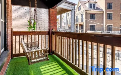 Prime Location - Over 4,500 Reviews - Parking Free