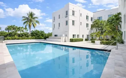 Tropical Studio Escape Near the Ocean