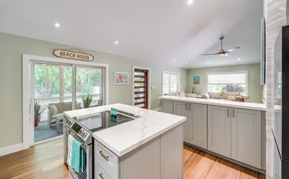 Walk to Harry Harris Beach: Modern Coastal Escape!