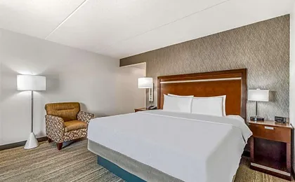 Hampton Inn & Suites Detroit/Airport-Romulus