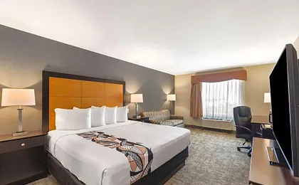 Best Western Inn & Suites - Midway Airport