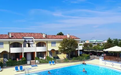 Relaxing Garden Flat With Pool Near the Beach