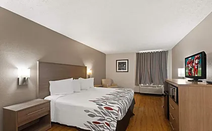 Red Roof Inn & Suites Newnan