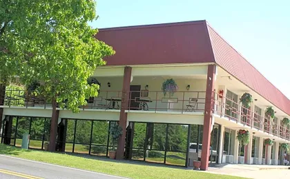 Passion Play Road Inn - Formerly Statue Road Inn