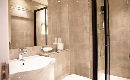 Reem Hotel