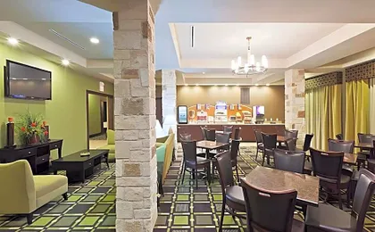 Holiday Inn Express & Suites Brady By IHG