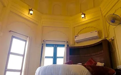 Dwivedi Hotels - Palace On Steps