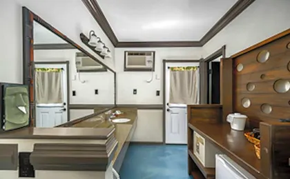Caliente Tropics Hotel