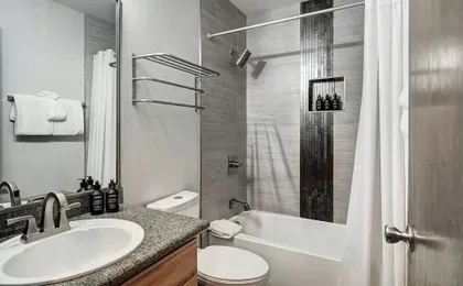 Steps to Mountain & Main St- 1 Bedroom 1 Condo