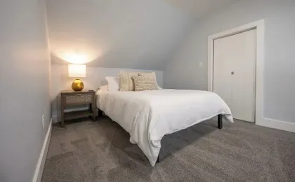 Spacious 5-Bedroom Blue Bungalow