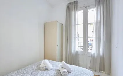Ro Lively and bright apartment next to Blai st