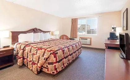 Knights Inn - Grand Forks, ND