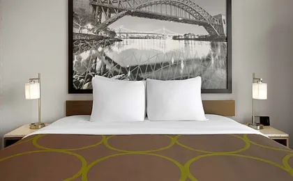Super 8 by Wyndham Bronx Near Stadium
