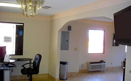 Americas Best Value Inn & Suites Macon at Eisenhower Pkwy