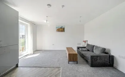 Near Stadium - Free Parking - Sleeps 4