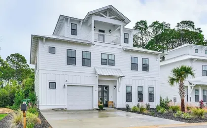 Florida Home - Grill & Pool Table, Walk to Beach