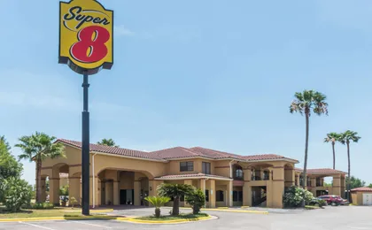 Super 8 By Wyndham Weslaco