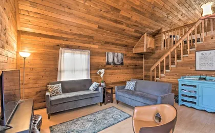 Woodsy Blue Ridge Retreat, 3 Mi to Downtown!