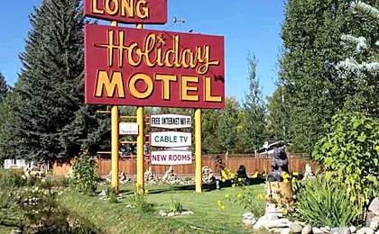 Long Holiday Motel