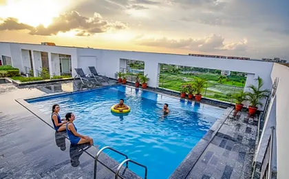 FabHotel Xen Suites