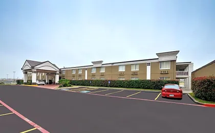 Super 8 by Wyndham Grand Prairie North