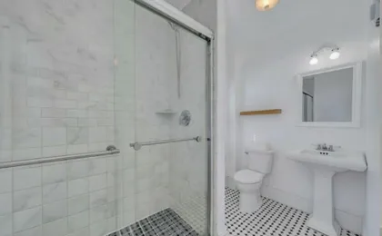 931 Beach Guest House