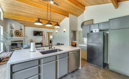 Stylish, Serene Angel Fire Cabin w/ Hot Tub!