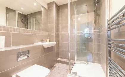 Stylish Flat in Romford - 5mins for Elizabeth Line