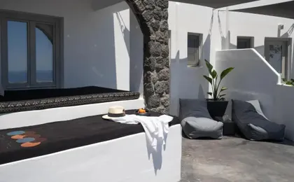 Canyon Santorini