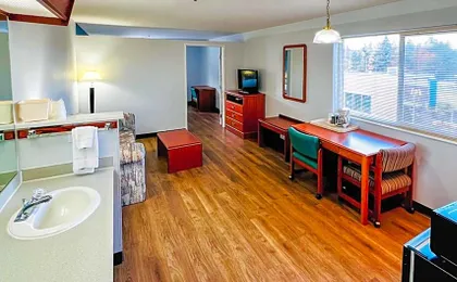Studio 6 Suites Portland OR- I-5/OHSU