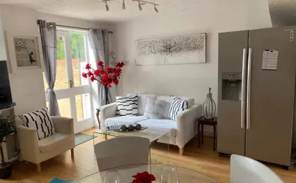 Riverside Townhouse with private Garden
