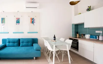IBIS Your Cosy Oasis With Private Parking and Patio