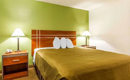 Econo Lodge Inn & Suites Pekin - Peoria Area
