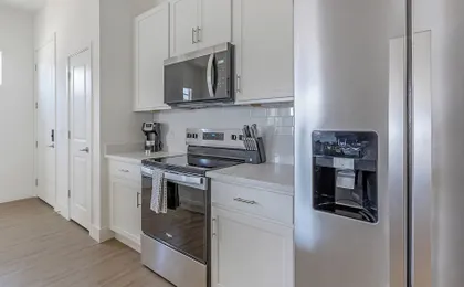 Landing Apartments Tucson near La Cholla Professional Park