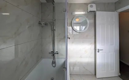 Comfortable 2-bedroom House With Free Parking