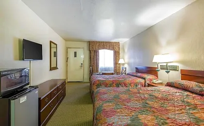Rodeway Inn Magic Mountain Area