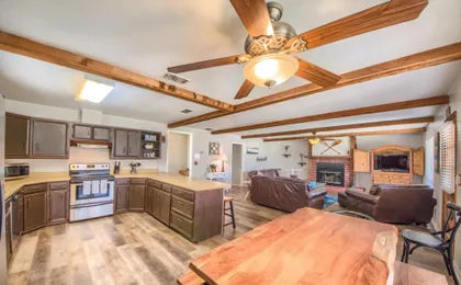 Hondo s River Haus RR 1300
