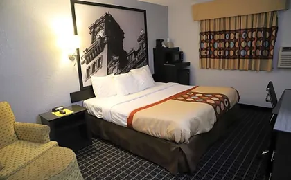 Super 8 by Wyndham Richmond Airport VA